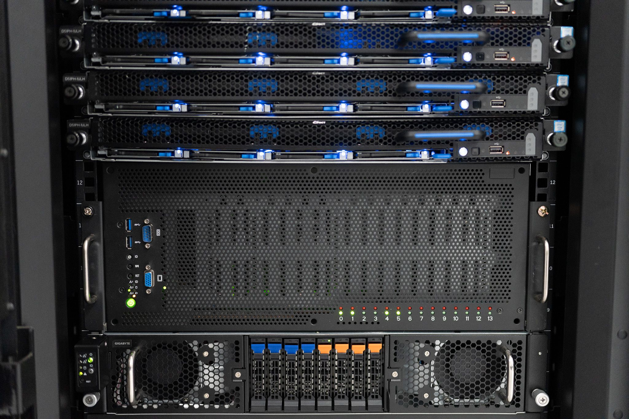 picture of RTX A4000 gpu server